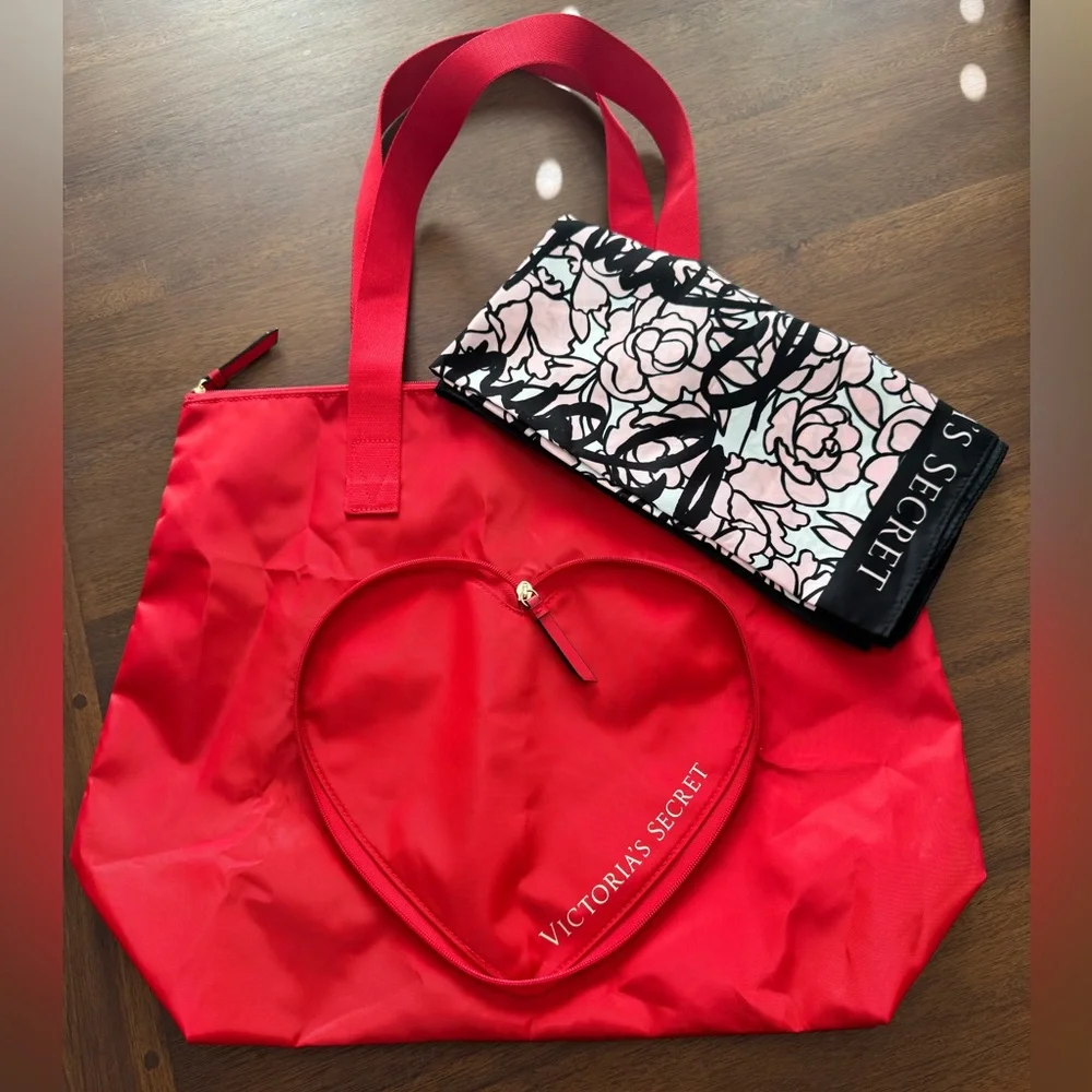 Victoria’s Secret NWT Packable Tote & Floral “Bombshell” Scarf - Picture 1 of 11